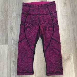 lululemon athletica Pink and Black Paisley Leggings cropped size 4 workout yoga